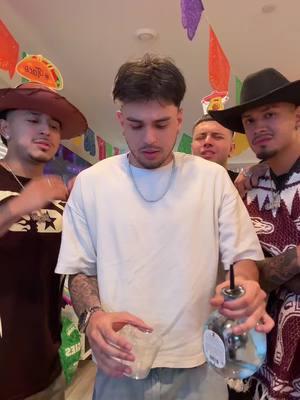 A post by @fabioguerrrraa on TikTok caption: te tomas un shotini te pones hasta el culini 