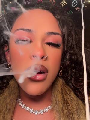 A post by @theahnamac2 on TikTok caption: #fyp #fypシ #viral 