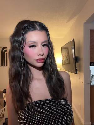 A post by @mary_barreraa on TikTok caption: Ready #marysboutique 