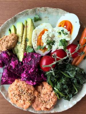 A post by @ally_wong on TikTok caption: I forgot to introduce the plate!!! I made it and it says Allison^_^ @Smash Kitchen @heinz #lunch #fyp #salmon #food 