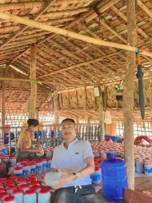 A post by @chanaye3889 on TikTok caption: အပိုမပြောဘူး ကွာ✌️ပိုမနိုင် ထုပ်မနိုင်လောက်အောင်။ ရောင်းရတာပါ ဗျာ 🥱🙏❤️❤️❤️