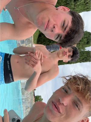 A post by @borsi___ on TikTok caption: un video così non usciva dal 2024, vi siamo mancati? 😌💕 @Fabio Ferrucci @domenicoespositooo_ @Viola Silvi 