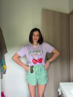 A post by @yeuxvert on TikTok caption: Maviiie✨ Insta: yeuxvertflo #mumsoftiktok #merefille #matchymatchy #foryour 