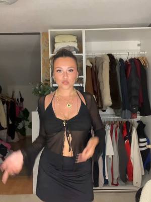 A post by @marylouleloup on TikTok caption: En retard sur le son… j’ai cassé mon téléphone, je vous poste ça depuis le téléphone de ma sœur  snif