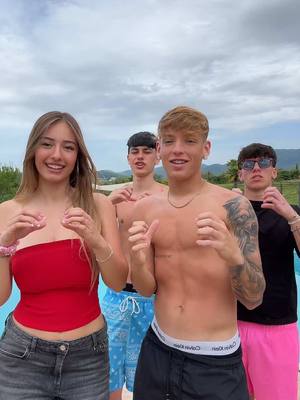 A post by @violasilvii on TikTok caption: se riprova a comportarsi male con la mia nuova amica, il bclub lo fa fuori 😁💕 @domenicoespositooo_ @Fabio Ferrucci @Cristiano🌓 