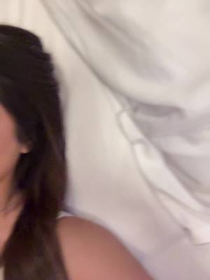 A post by @mel4nymusillo on TikTok caption: mi annoio in hotel