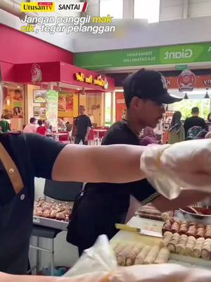 A post by @utusantvofficial on TikTok caption: 4 MEI 25: Jom! bincang, wajar atau tidak panggil mak cik. Dari 1 sudut mungkin brader kita tak bermaksud nak singgung perasaan pelanggannya. Bagi pelanggan pula ia sekadar teguran untuk perbaiki adap ketika menyapa. So apa kata netizen mengenai situasi ini. 📽 milik @rosizwanarifin #makcik #puan #beritaditiktok #trendingnewsmalaysia #fyp #popia 