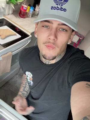A post by @_ghettocowboy_ on TikTok caption: If I falll can you let me down easy ? 🤔💙#fyp #fypシ 