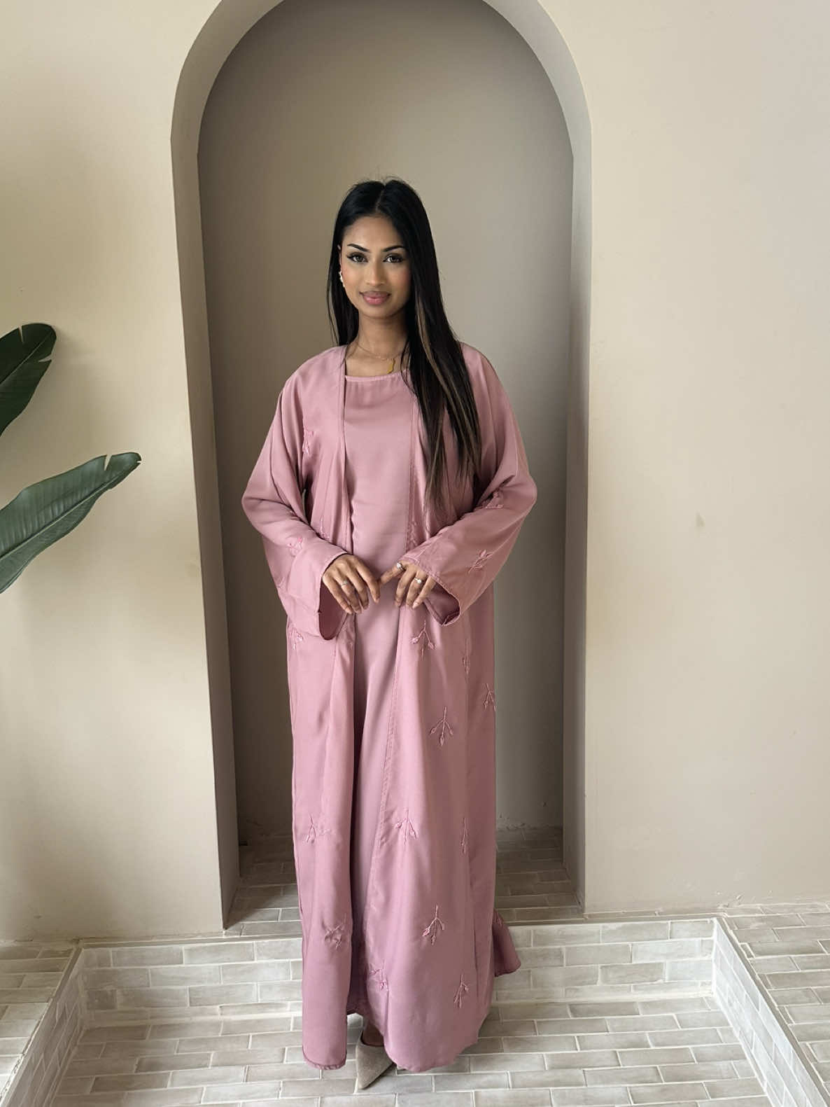 A post by @siaabayas on TikTok caption: AIYLA ABAYA ✨ #fyp #fypシ゚ #foryoupage❤️❤️ 