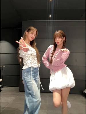 A post by @le_sserafim on TikTok caption: 💖this cute dance #LE_SSERAFIM #르세라핌 #KAZUHA #카즈하 #HONGEUNCHAE #홍은채 