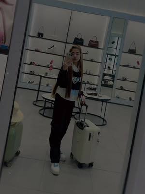 A post by @muthaethae on TikTok caption: မကြာခင်ပြန်ဆုံပါရစေ🥹💔