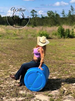 A post by @texas_willow_fans on TikTok caption: #fyp #country #foryou #countrygirl #sunshine 