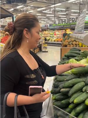 A post by @kristenhillofficial on TikTok caption: Buscando en pepino 🥒 