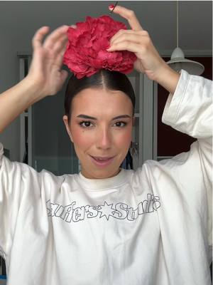 A post by @elenagortari on TikTok caption: Toda la vida con el dónut niña