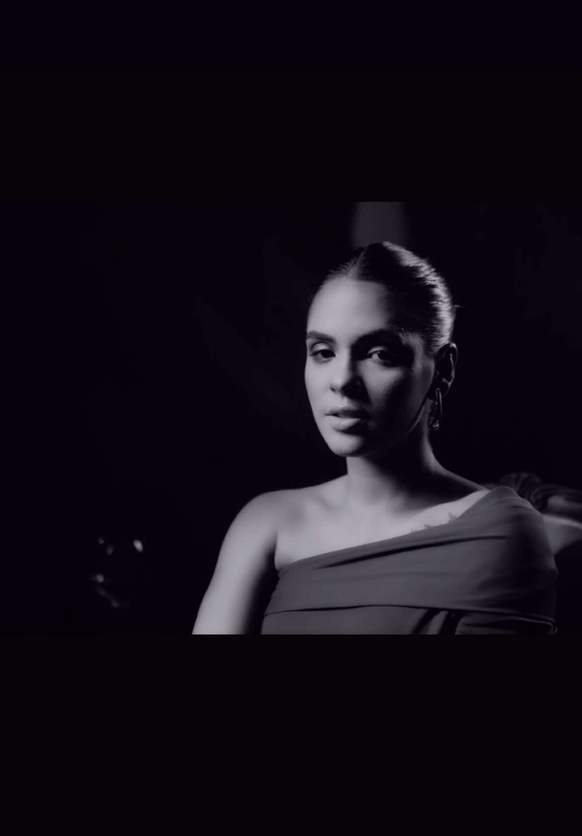 A post by @iamlavoz on TikTok caption: Muñequita #music #musica 