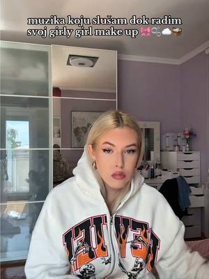 A post by @elena.stojcevski on TikTok caption: boyfriend effect 😀😀😀 #fyp #foryoupage 