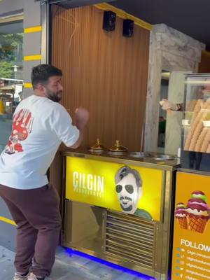 A post by @cilgindondurmaci on TikTok caption: #anılar #çilgındondurmaci #dubai🇦🇪 #türkiyem🇹🇷🇹🇷🇹🇷 