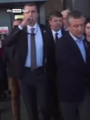 A post by @skynewsarabia on TikTok caption: زعيم معارضة تركي يتلقى صفعة مفاجئة على وجهه #سوشال_سكاي #تركيا