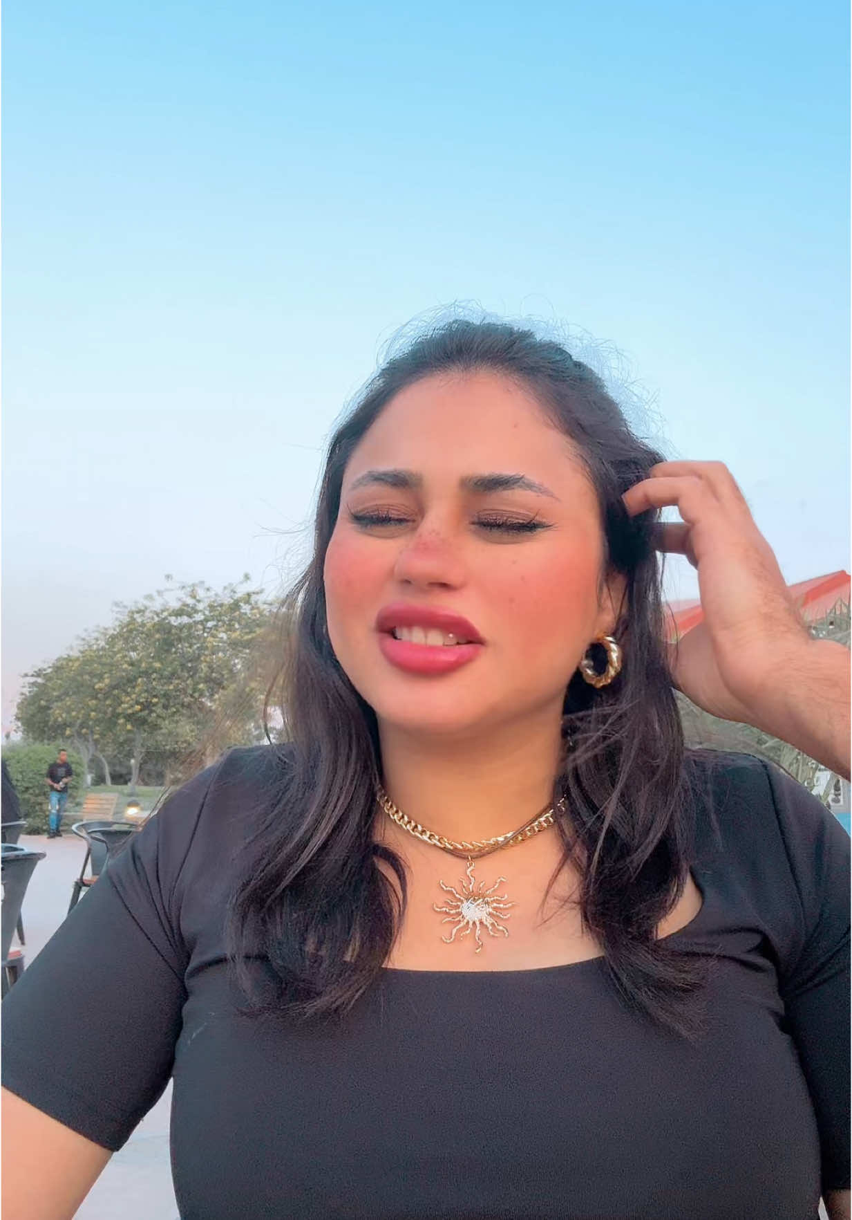 A post by @haidyykamel on TikTok caption: Episode 1 | قصه الصحاب 💔😂😂