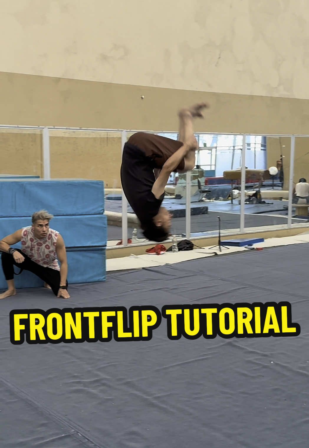 A post by @alex_destreza on TikTok caption: Entrenamiento para FrontFlip 🔥 #parkour #Tutorial #gymnastics #TikTokDeportes 
