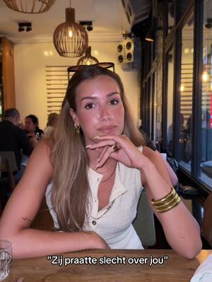 A post by @luna.nieuwboer on TikTok caption: 🤝🏼  @Sydney Luchies 