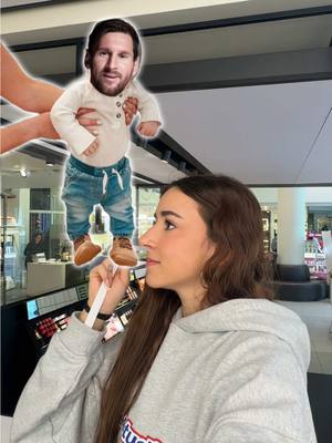 A post by @monismurf on TikTok caption: si vais a Andorra parada obligatoria para ver a Marian en el Júlia de enfrente de la illa jajajaj