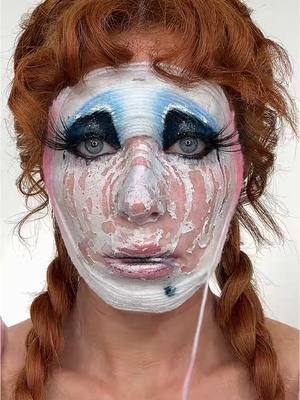 A post by @hollymurraymakeup on TikTok caption: String makeup removal! 😱 ib: @Anna👩🏼‍🎨  what look should I do next? 