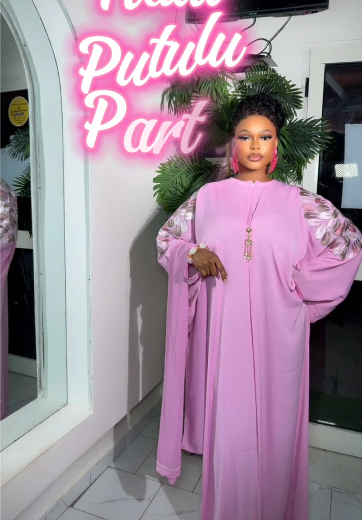 A post by @bonboncaramel242 on TikTok caption: Je viens de découvrir que je pouvais être sexy , belle et élégante classe sans mon décolleté c’est un sentiment incroyable 😻  La marque de vêtements pour grande dames @@PUTULU vous offre 10 % de réduction sur tout leurs articles ainsi pour célébrer leurs  3 ans d’existence  ☎️:  +242 066177289 📍: Croisement terre jaune Rue Sibiti 94 bis 