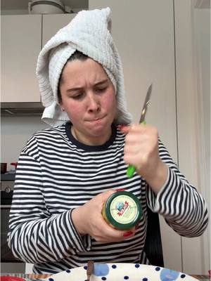 A post by @frgretel on TikTok caption: Hate skinnytok - deswegen esst! Dünn sein ist nicht alles ihr Mäuse. ❤️