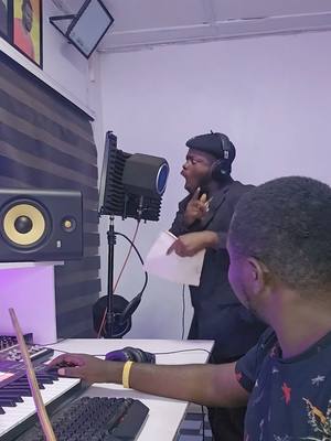 A post by @honeyboy330 on TikTok caption: #ghanatiktok #viral_video_tiktok_treding #viral_video_tiktok_treding🤣🤣🤣 #newtrending @OfficialOlelegh🕊️ 