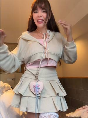 A post by @danyancat on TikTok caption: Outfit check de Japón 🌸 #ootd #outfit #outfitcheck