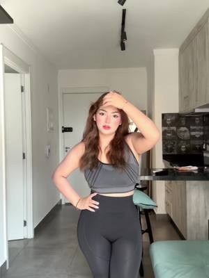 A post by @carolvillanes on TikTok caption: 🤷‍♀️
