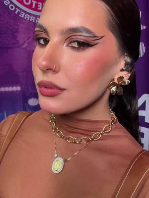 A post by @anacastelacantora on TikTok