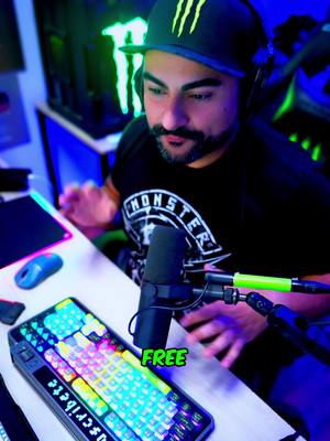 A post by @memounstro on TikTok caption: FREE FIRE ANTIGUO VERSUS FREE FIRE NUEVO #freefirelatino #freefiremexico #freefirelatam #freefire_lover #freefire