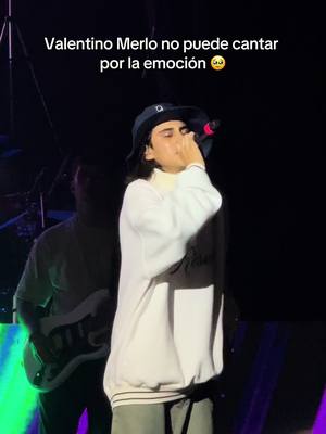 A post by @tumusicahoy on TikTok caption: LÁGRIMAS X 1000 🥹 #valentinomerlo canta emocionado ❤️ #tumusicahoy #tmh #musicosentiktok #tiktokmehizover 