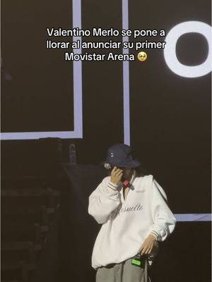 A post by @tumusicahoy on TikTok caption: EMOCIÓN TOTAL 🥹 #valentinomerlo se emociona al anunciar su primer Movistar Arena 🙌🏻 #tumusicahoy #tmh #musicosentiktok #tiktokmehizover