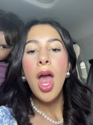 A post by @odalys_jm on TikTok caption: Preguntas con Amanda 