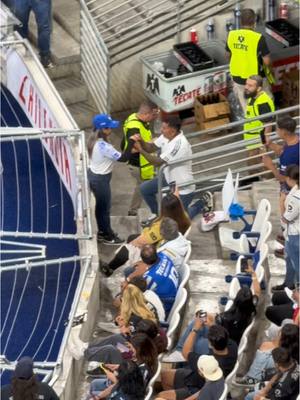 A post by @karlagarcia48 on TikTok caption: Por si alguien los conoce etiquétenlos #matrimonio #compromiso #propuestadematrimonio #bbva #anillo @Rayados 