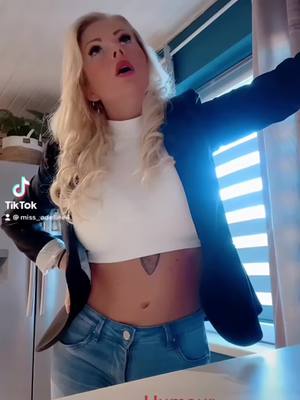 A post by @lamiss_adeline4 on TikTok caption: #cejour-là #bonnejournee😘♥️🌟♥️ #pourtoi #bonnehumeur 