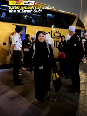 A post by @utusantvofficial on TikTok caption: 5 MEI 25: Ketua Rombongan Haji Malaysia, Mohd Hisham Harun berkata, seramai 253 jemaah penerbangan KT001 ditempatkan di Hotel Abraj Al Jenadria, penerbangan KT002 di Land Premium (328 jemaah) manakala 256 jemaah daripada penerbangan KT003 ditempatkan di Abraj Al Tayseer. Mohd Hisham berkata, sebanyak 47 penerbangan membawa jemaah haji ke Madinah manakala 53 penerbangan lagi akan mendarat di Jeddah dan jemaah terus dibawa masuk ke Makkah. Dalam pada itu beliau berkata, kumpulan jemaah yang tiba di Makkah pada Ahad malam waktu tempatan sudah menunaikan ibadah umrah masing-masing. 📽 milik Tabung Haji. #haji2025 #th #tabunghaji #beritaditiktok #trendingnewsmalaysia #fyp 