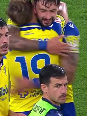 A post by @cadizclubdefutbol on TikTok caption: 𝐄𝐐𝐔𝐈𝐏𝐎!  #tiktokfootballacademy #Cádiz #Equipo