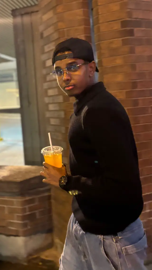 A post by @ on TikTok caption: 🥷🏿 #fyp #somalitiktok #foryoupage❤️❤️ #somali #canada_life🇨🇦 #ciyaalxamar #viral_video #muqdisho #trendingvideo #somaliproud #tiktoksomali #tiktoksomalia #xamar #fördig 