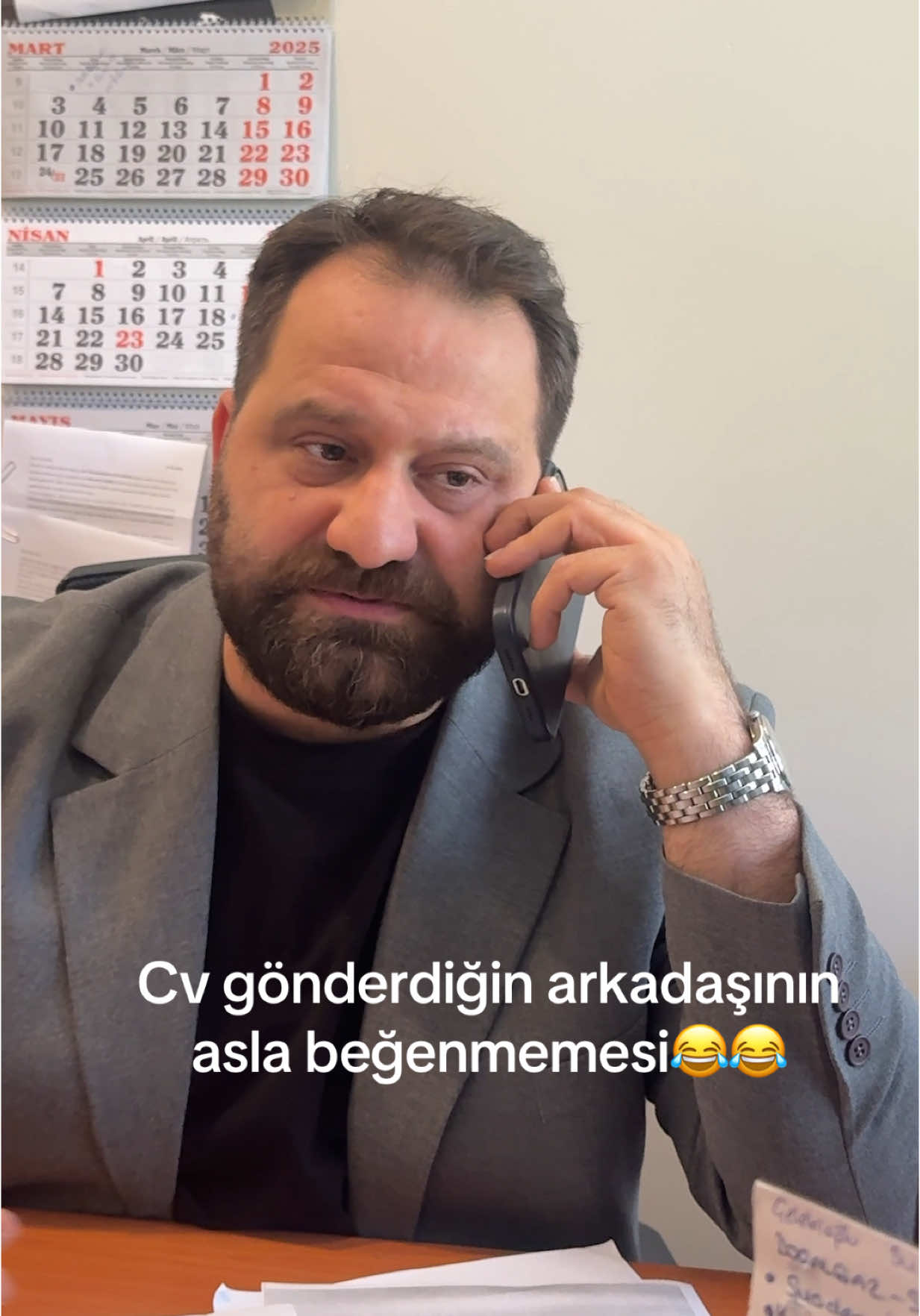 A post by @gokhanunverben on TikTok caption: Birden insan kaynakları müdürüne dönüşüp seni zor bağlamaya başlaması 😂😅😂