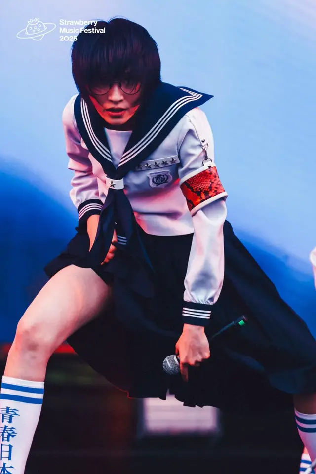 A post by @japanleaders on TikTok caption: ATARASHIIGAKKO! in Beijing🇨🇳 