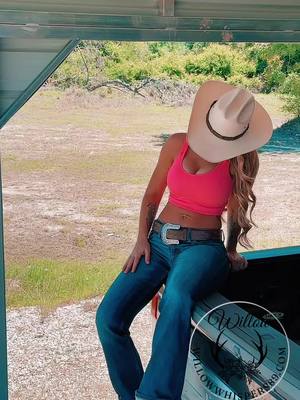 A post by @texas_willow_fans on TikTok caption: #fyp #country #foryou #countrygirl #sunshine 