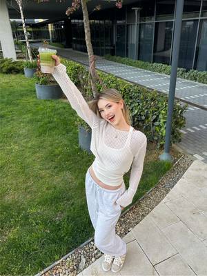 A post by @cerenyaldz on TikTok caption: Yesss 👋🏻