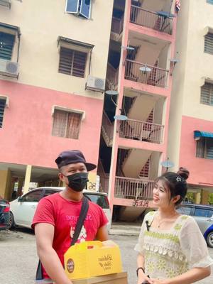 A post by @xoney12 on TikTok caption: မြန်မာနိုင်ငံကကောင်မလေးမှKl Selangor ကကောင်လေးအတွက်မွေးနေ့လက်ဆောင်😍🌸@Nandako1137 @Yu Ri🌸🎋 #foryou #fyp #foryoupage 
