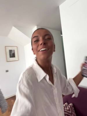 A post by @elenagortari on TikTok caption: Que GANASS de que los veáis