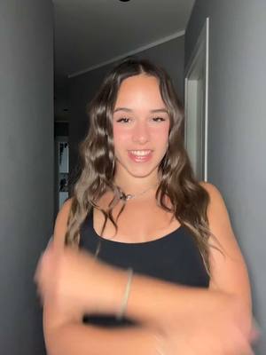 A post by @giuliaabizzarri on TikTok caption: stava svenendo il telefono 😬