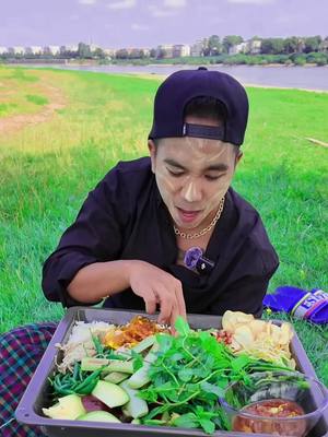 A post by @shinewunna1 on TikTok caption: စားမယ်🙊☝️